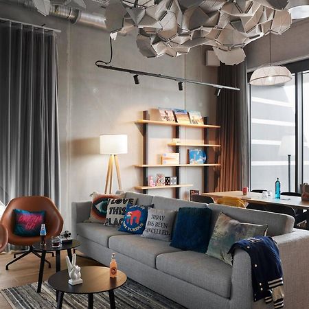 Hotel Moxy Cologne Bonn Airport Esterno foto