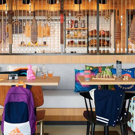 Hotel Moxy Cologne Bonn Airport Esterno foto