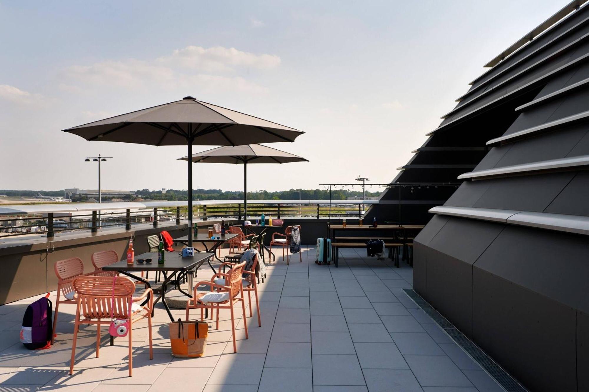 Hotel Moxy Cologne Bonn Airport Esterno foto