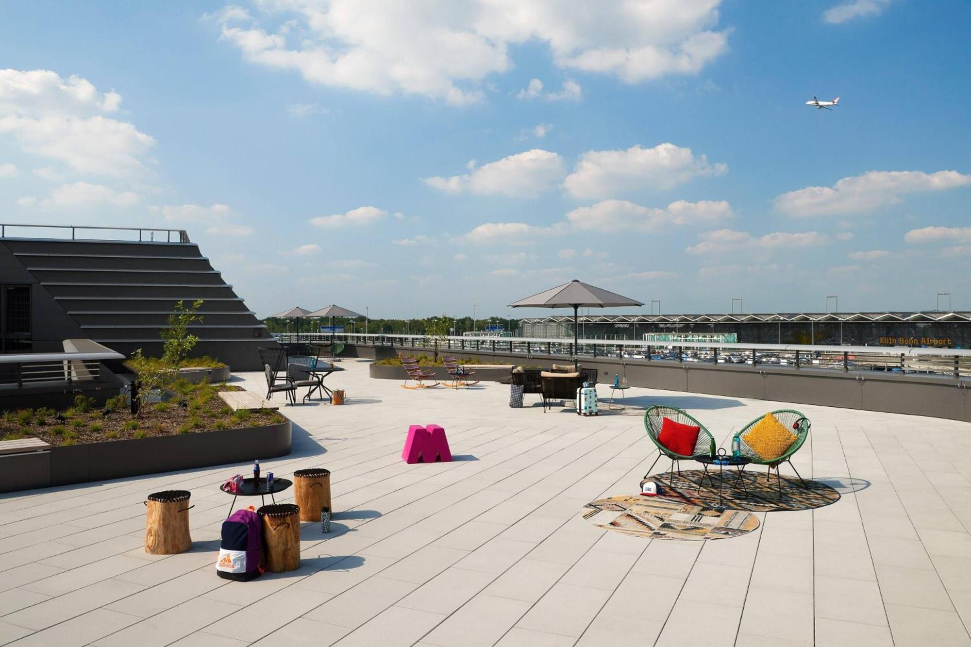 Hotel Moxy Cologne Bonn Airport Esterno foto