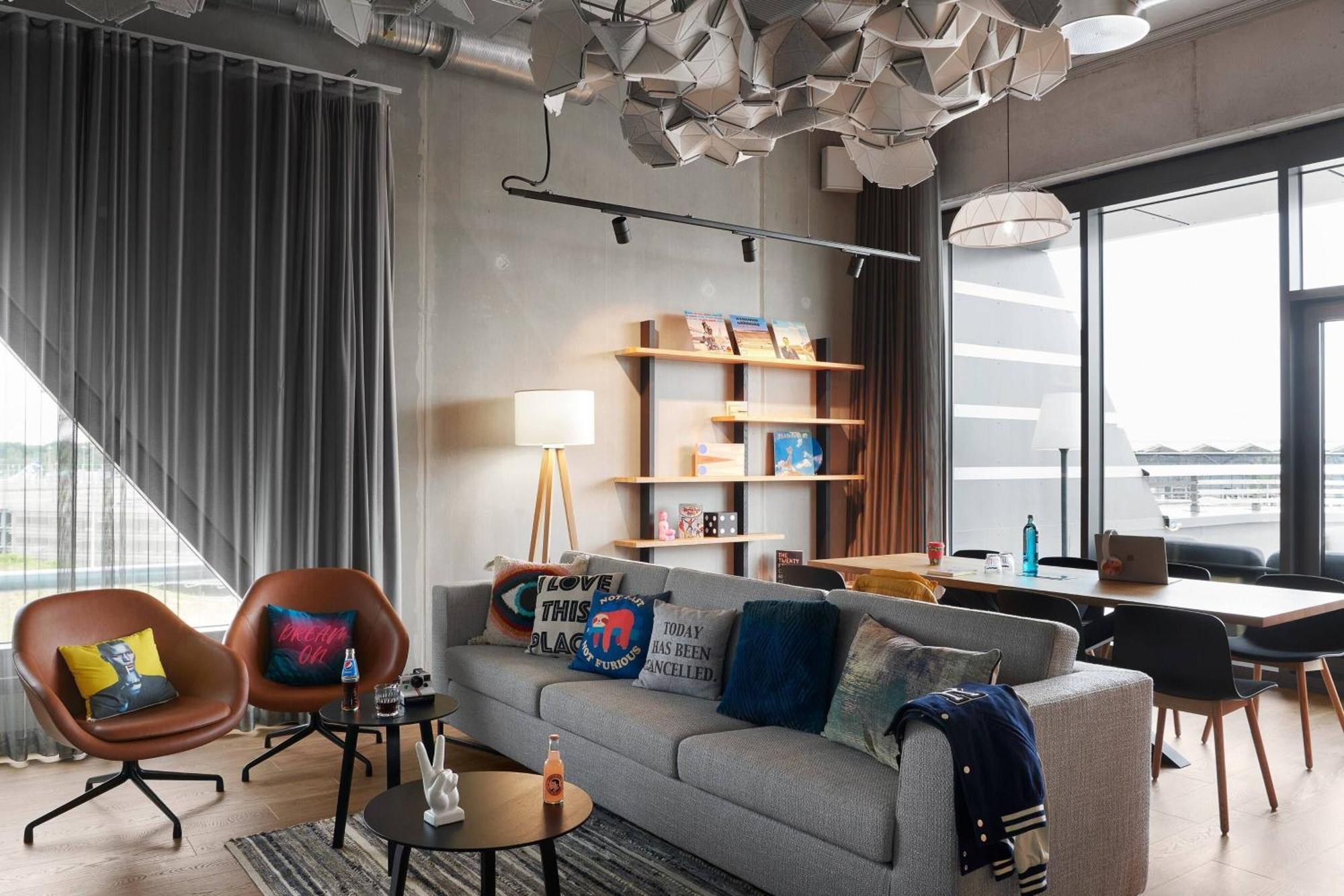 Hotel Moxy Cologne Bonn Airport Esterno foto