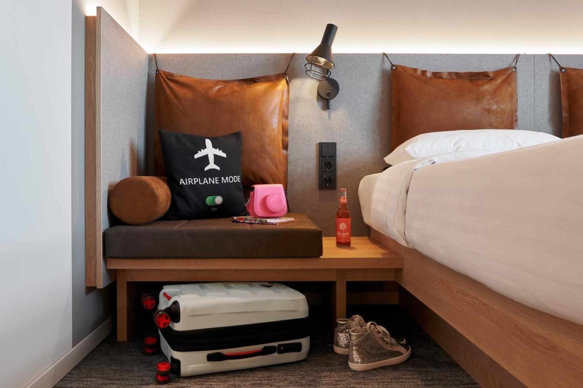 Hotel Moxy Cologne Bonn Airport Esterno foto