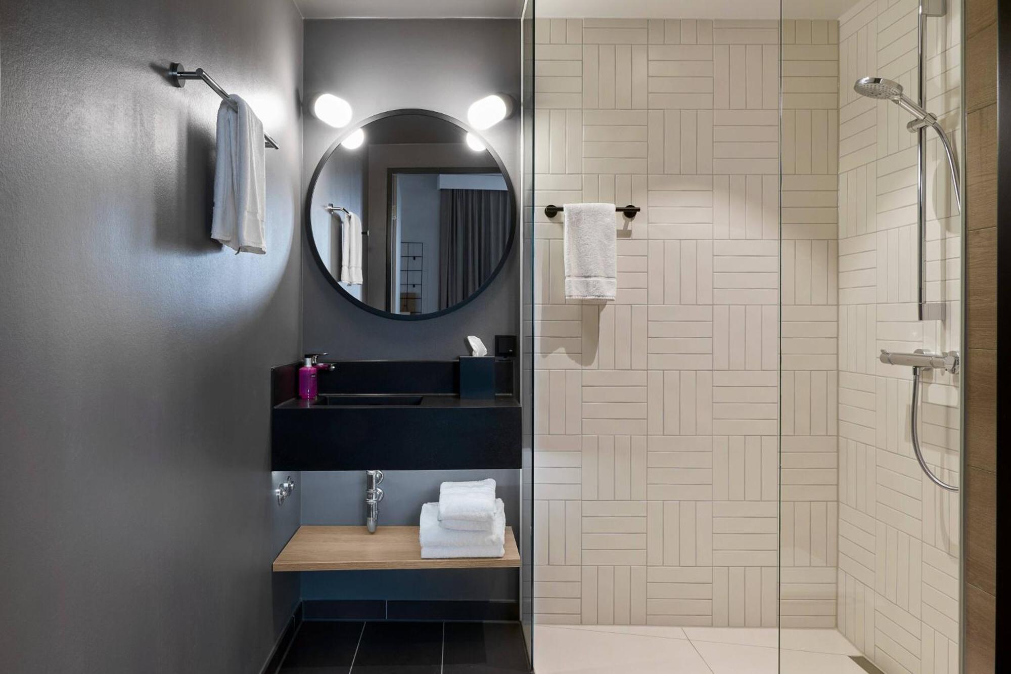 Hotel Moxy Cologne Bonn Airport Esterno foto
