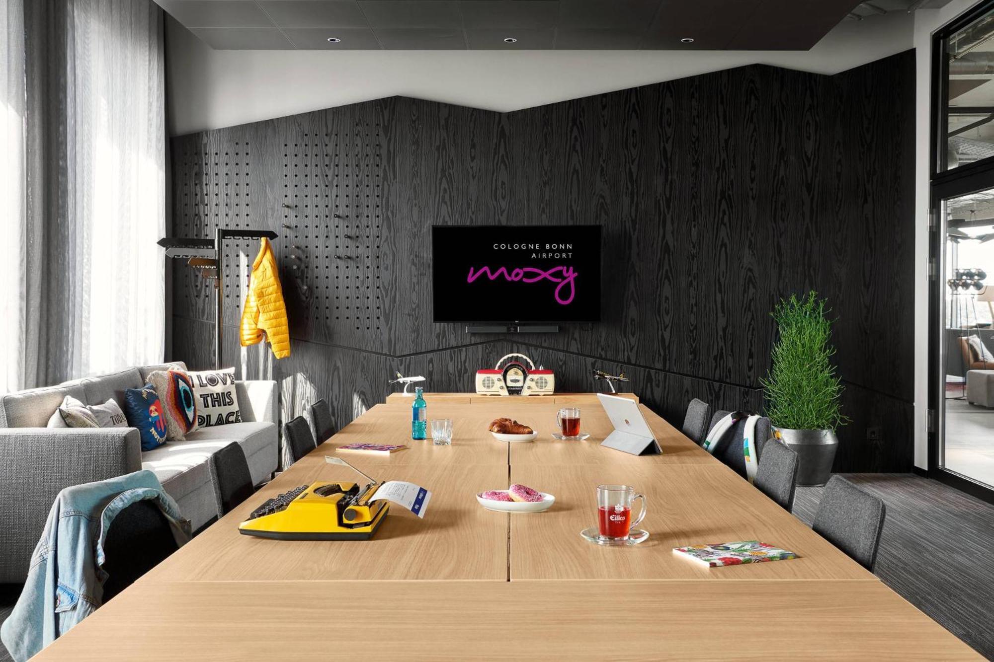 Hotel Moxy Cologne Bonn Airport Esterno foto