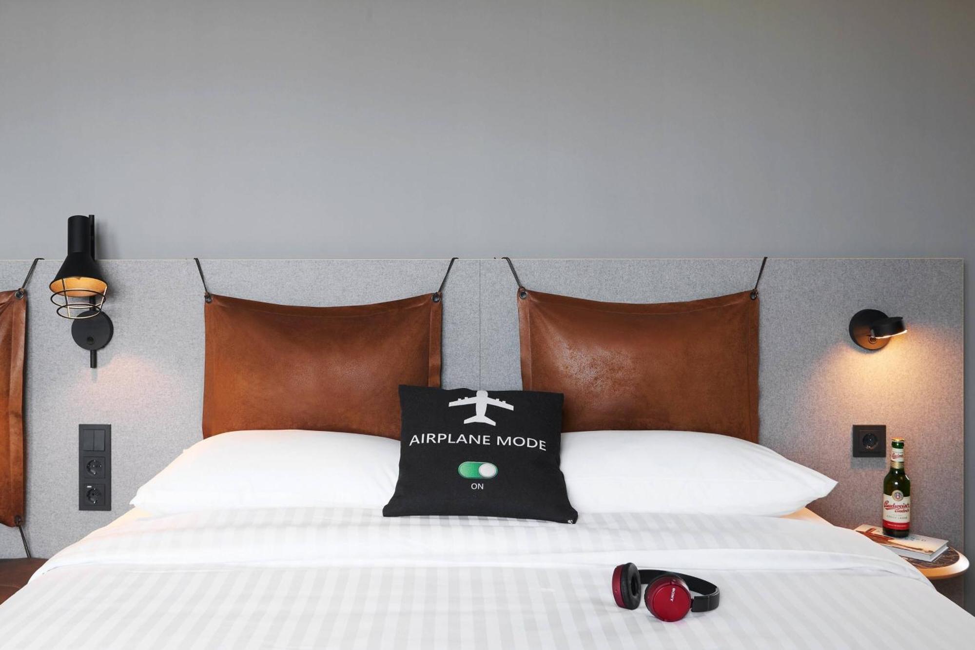 Hotel Moxy Cologne Bonn Airport Esterno foto
