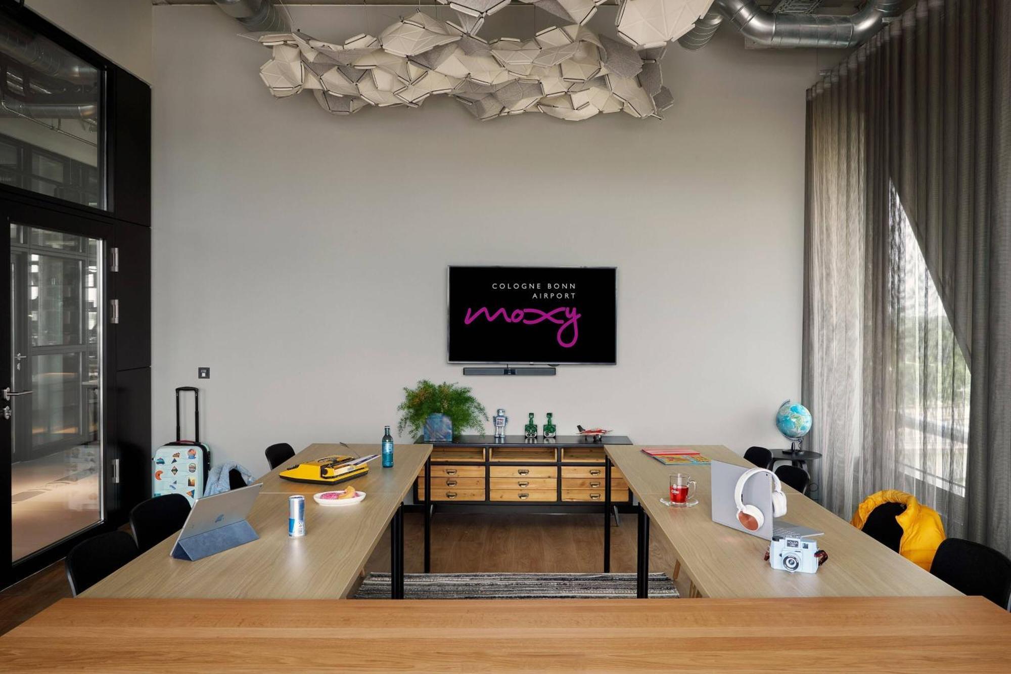 Hotel Moxy Cologne Bonn Airport Esterno foto