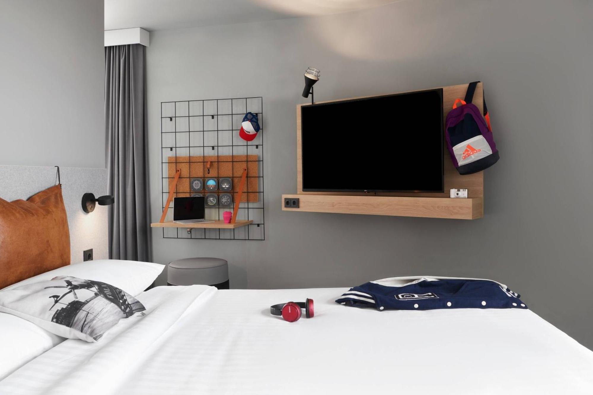 Hotel Moxy Cologne Bonn Airport Esterno foto