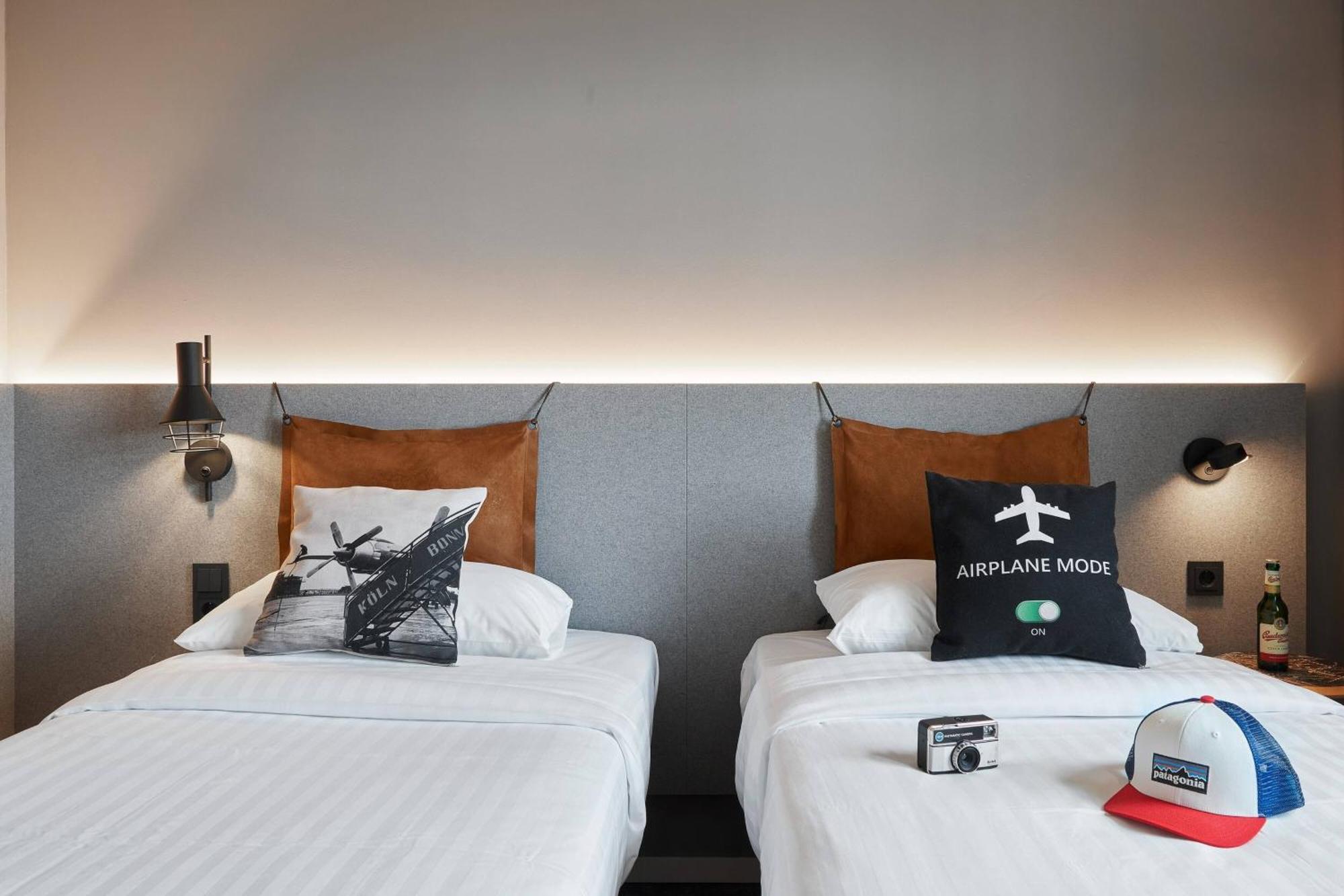Hotel Moxy Cologne Bonn Airport Esterno foto