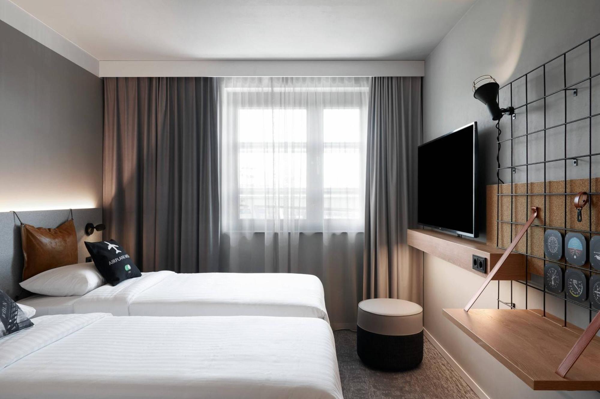 Hotel Moxy Cologne Bonn Airport Esterno foto