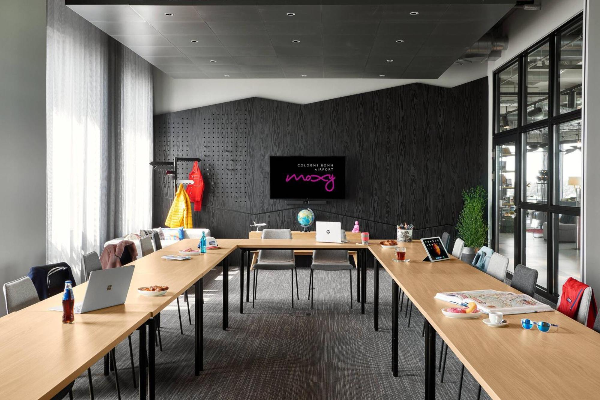 Hotel Moxy Cologne Bonn Airport Esterno foto