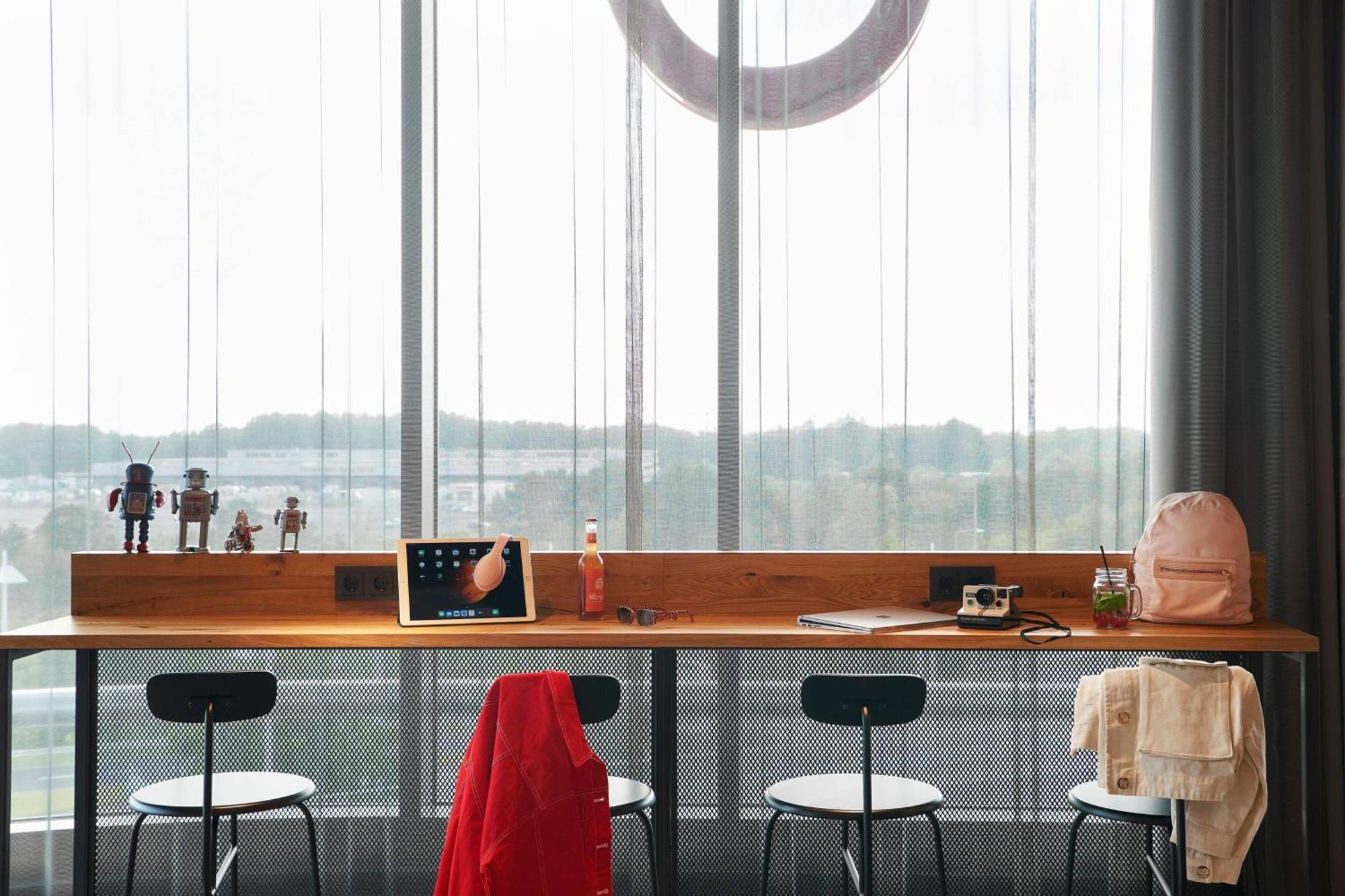 Hotel Moxy Cologne Bonn Airport Esterno foto