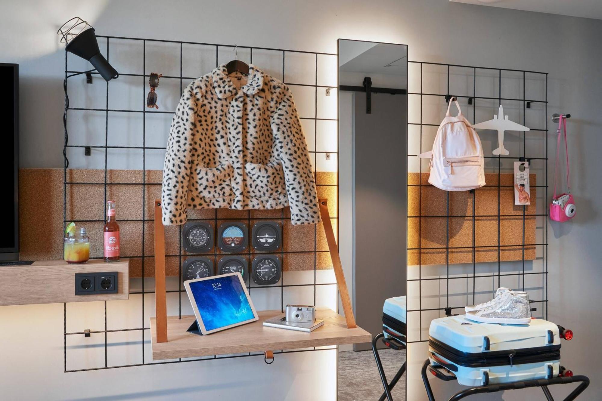 Hotel Moxy Cologne Bonn Airport Esterno foto