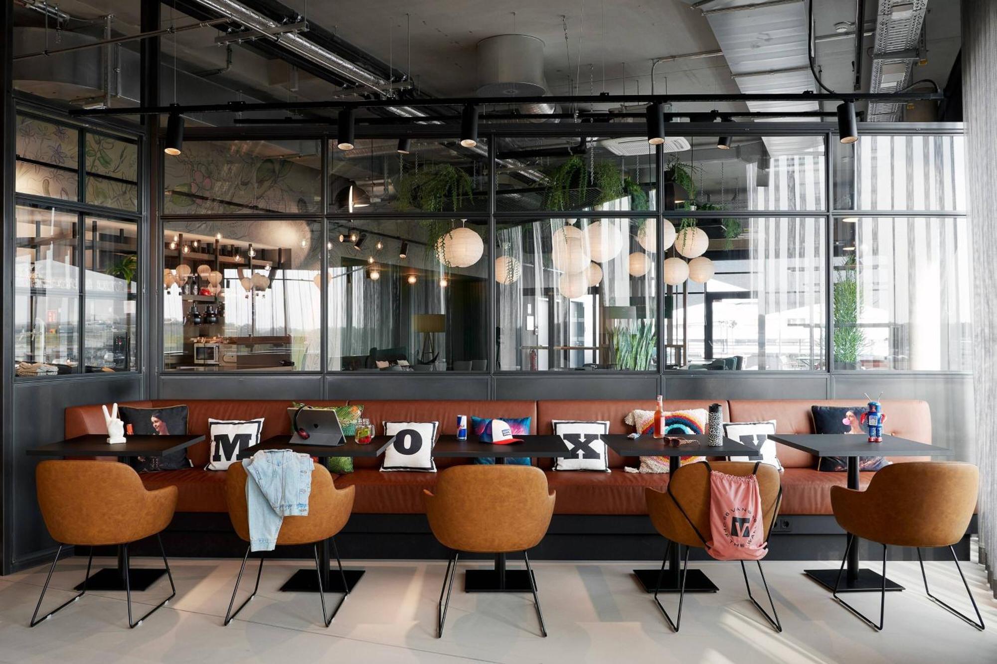 Hotel Moxy Cologne Bonn Airport Esterno foto