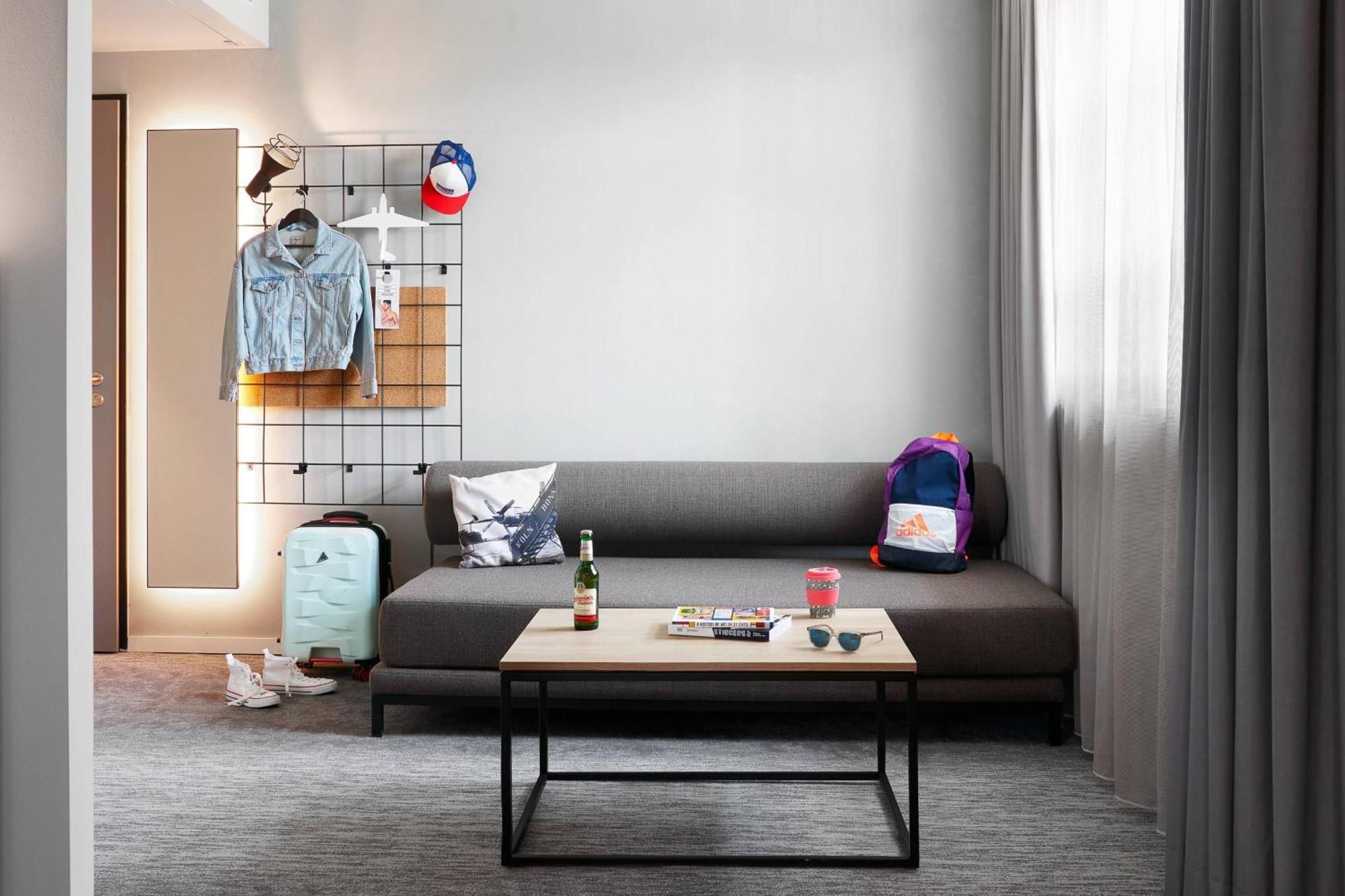 Hotel Moxy Cologne Bonn Airport Esterno foto