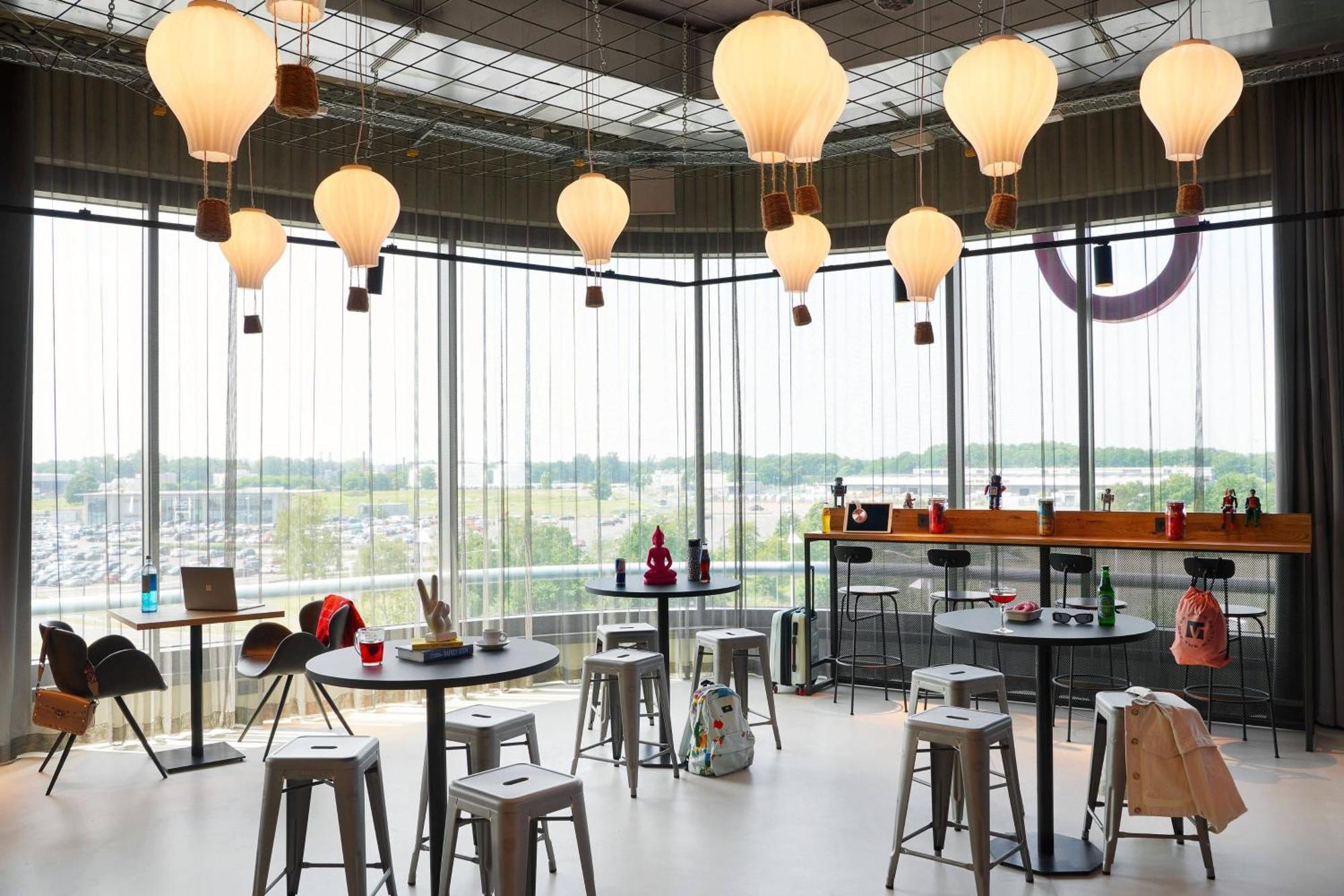 Hotel Moxy Cologne Bonn Airport Esterno foto