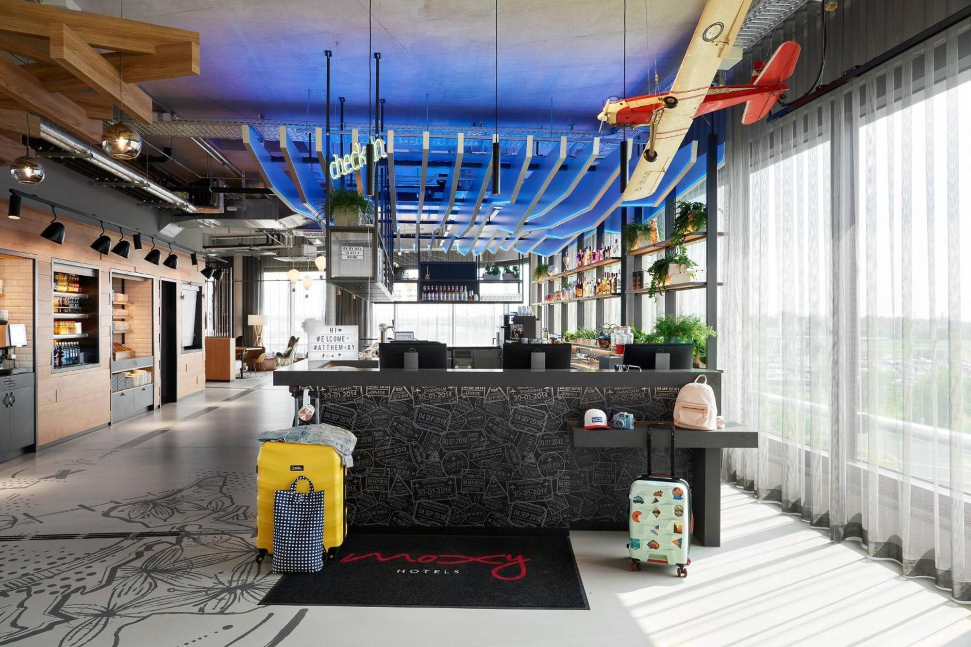 Hotel Moxy Cologne Bonn Airport Esterno foto