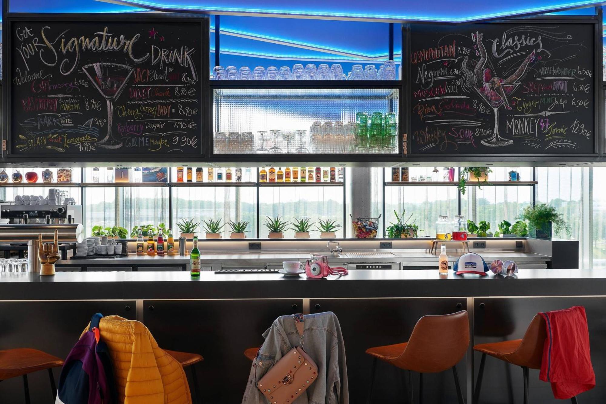 Hotel Moxy Cologne Bonn Airport Esterno foto